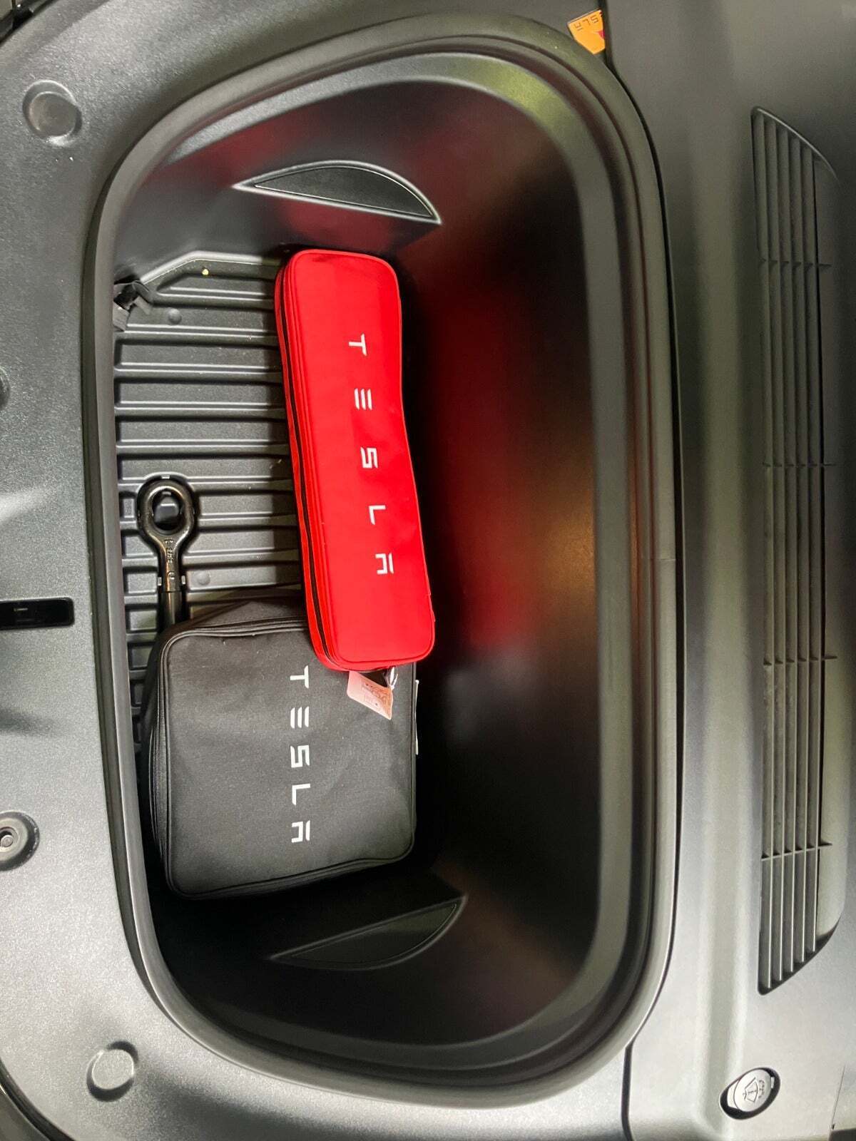 Sort Tesla Model Y fra 2022