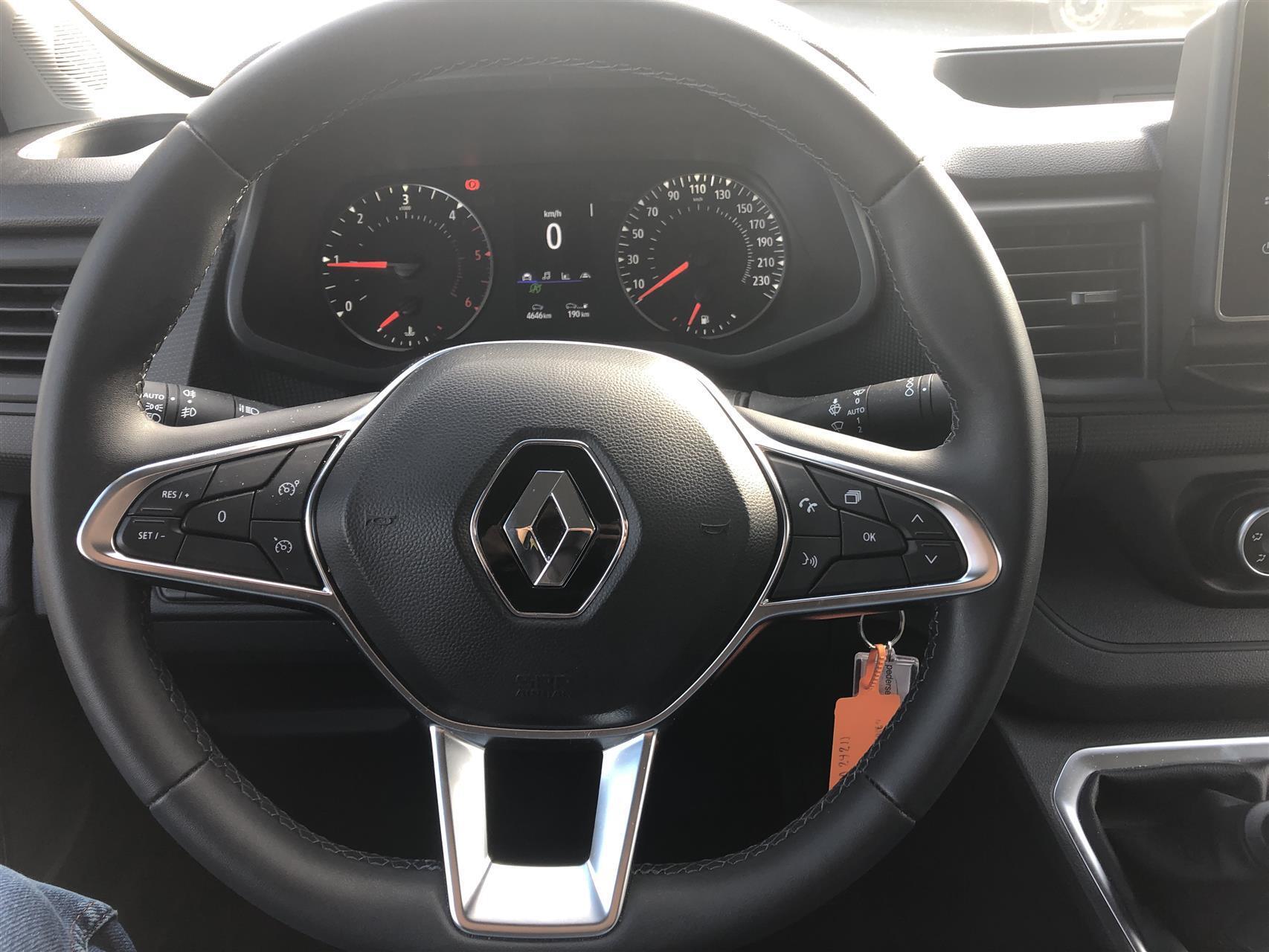 Hvid Renault Trafic fra 2023