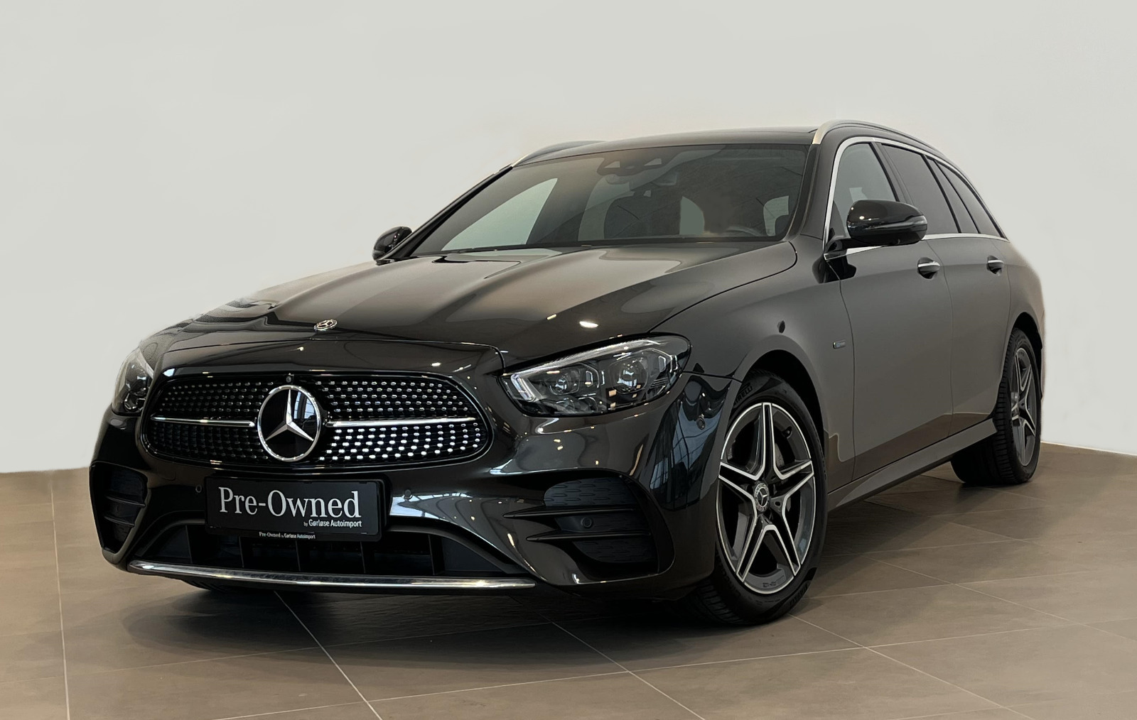 Grå Mercedes E300 de fra 2021