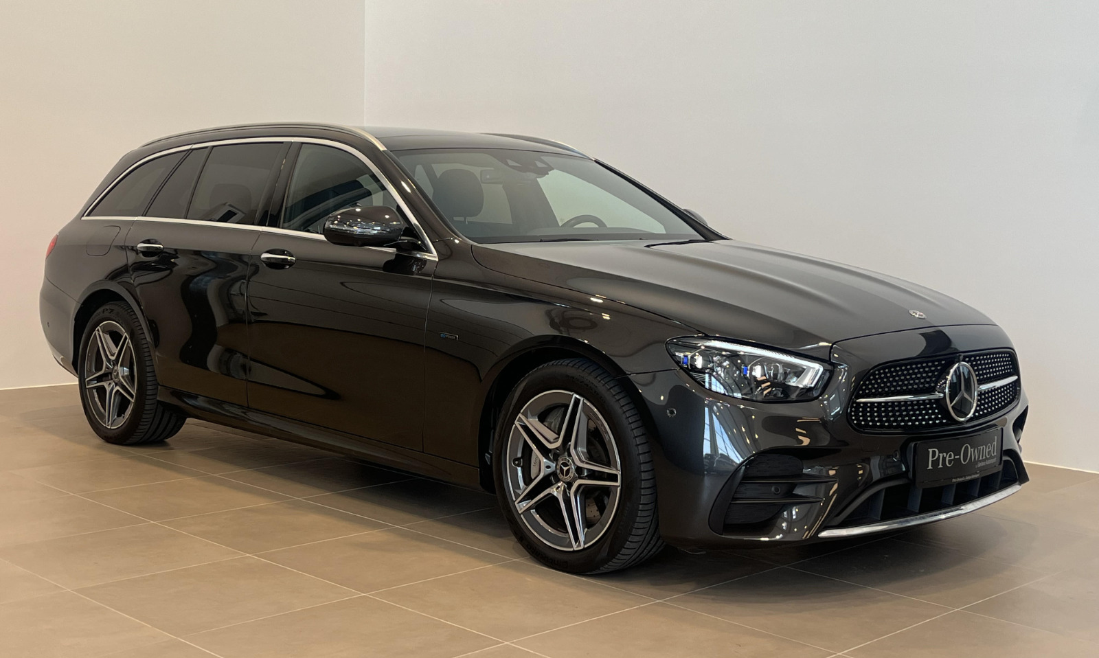 Grå Mercedes E300 de fra 2021