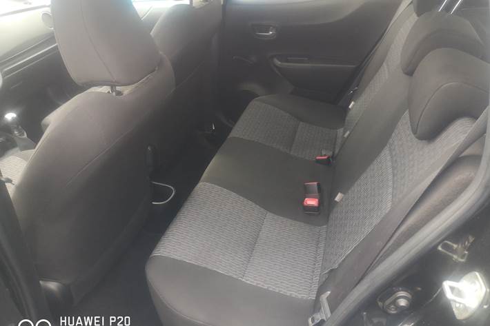 Sort Toyota Yaris fra 2014
