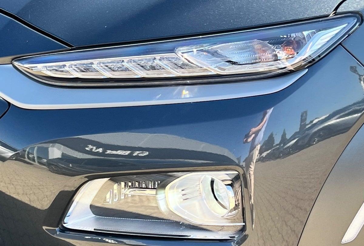 Grå Hyundai Kona fra 2020