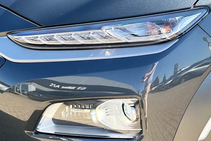 Grå Hyundai Kona fra 2020