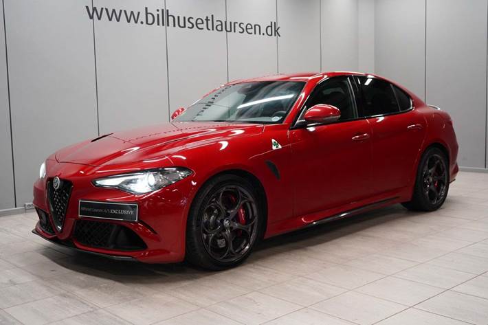 Grå Alfa Romeo Giulia fra 2017