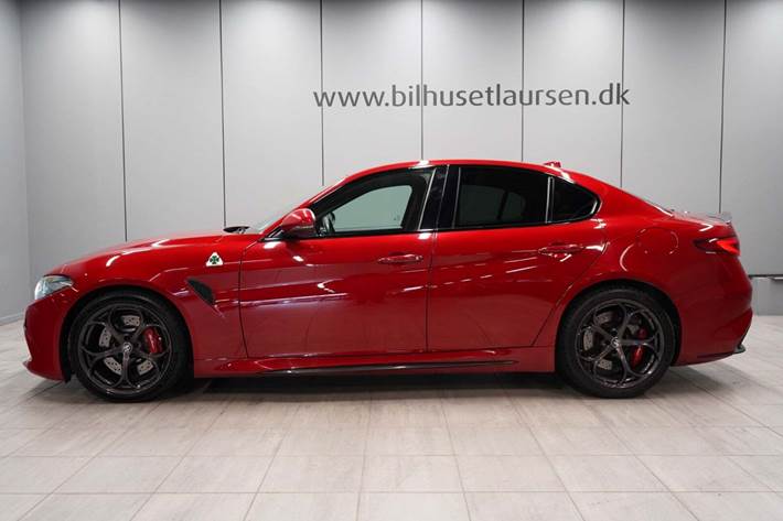 Grå Alfa Romeo Giulia fra 2017