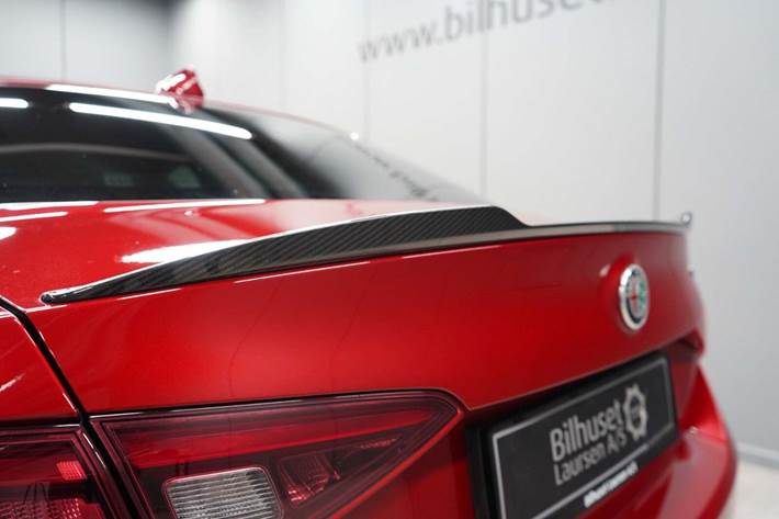 Grå Alfa Romeo Giulia fra 2017