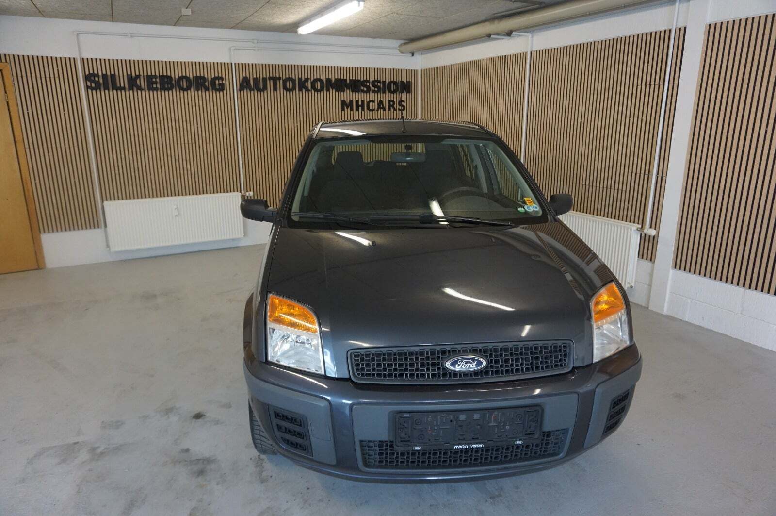 Grå Ford Fusion fra 2006