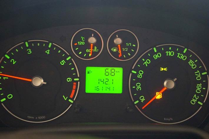 Grå Ford Fusion fra 2006