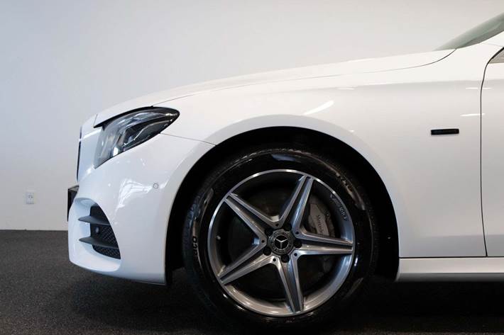 Grå Mercedes E300 de fra 2019