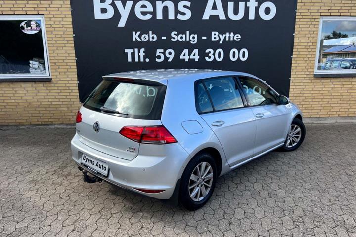 Sølv VW Golf VII fra 2015