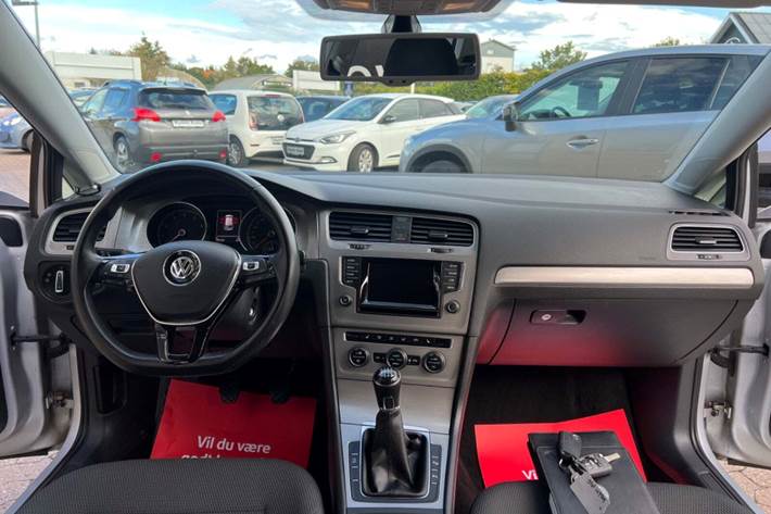 Sølv VW Golf VII fra 2015