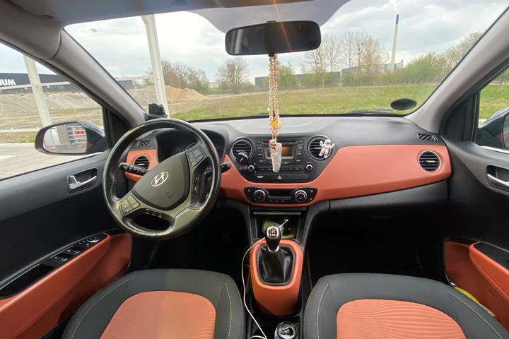 Sort Hyundai i10 fra 2015