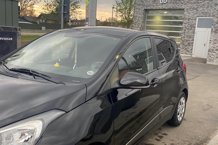 Sort Hyundai i10 fra 2015