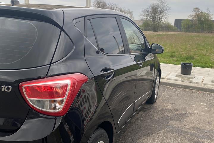 Sort Hyundai i10 fra 2015