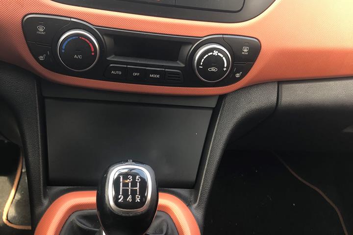 Sort Hyundai i10 fra 2015