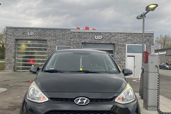 Sort Hyundai i10 fra 2015