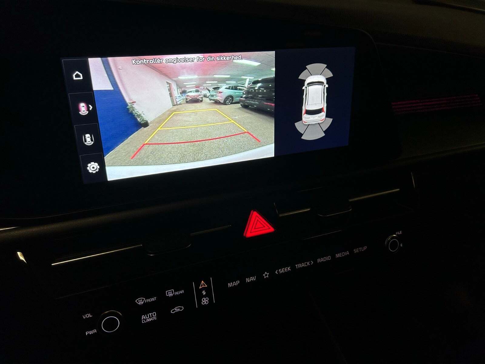 Grå Kia Niro fra 2023