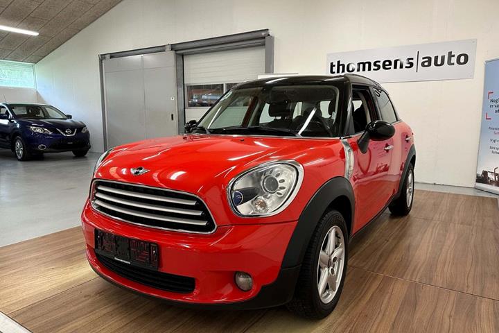 Rød Mini Countryman Cooper fra 2011 set udefra
