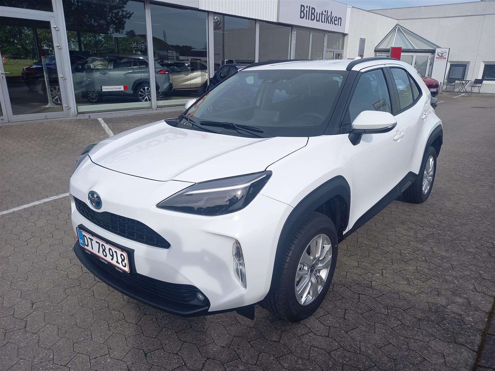 Hvid Toyota Yaris Cross fra 2023