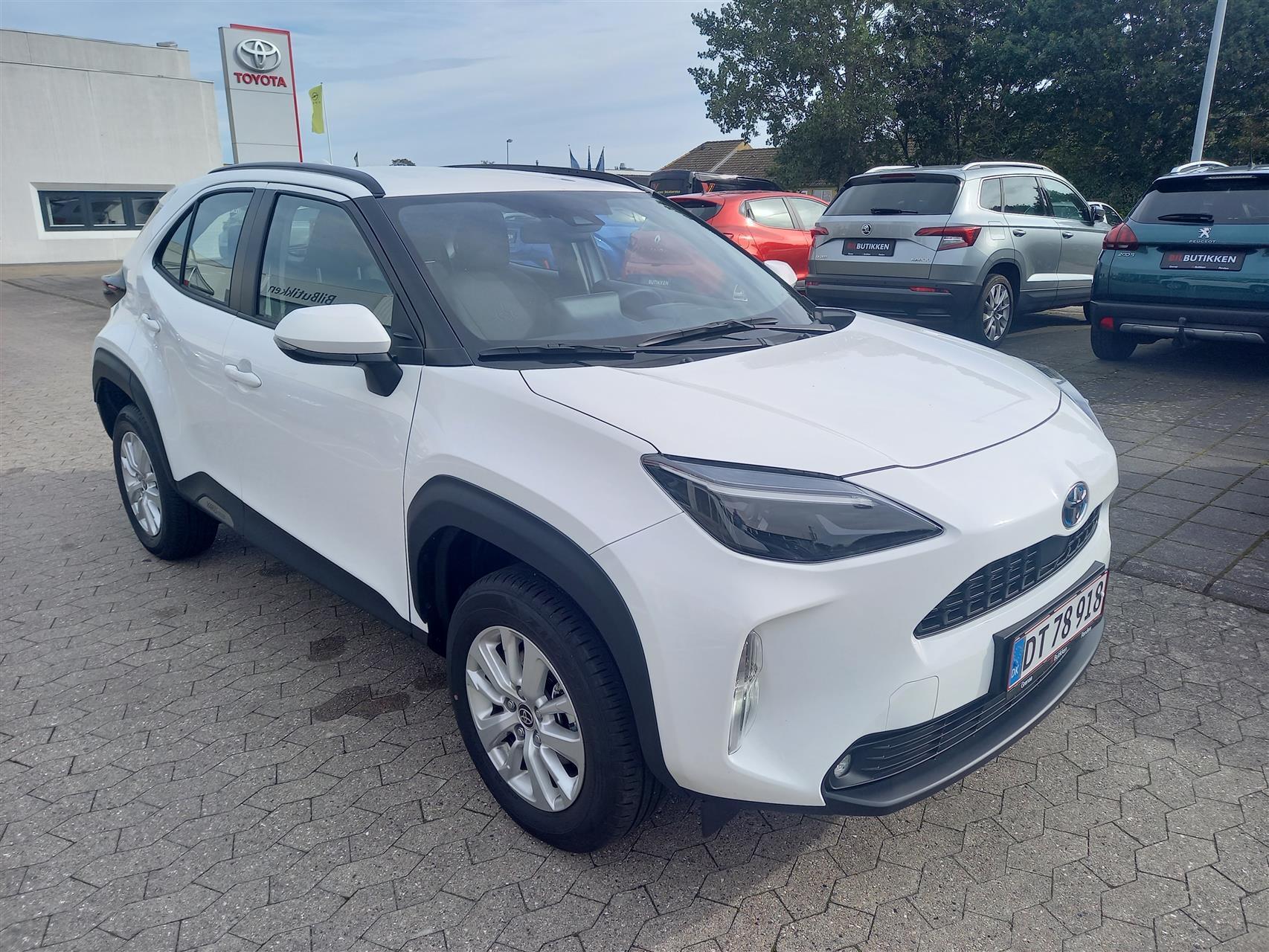 Hvid Toyota Yaris Cross fra 2023