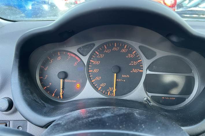 Sølv Toyota Celica fra 2001