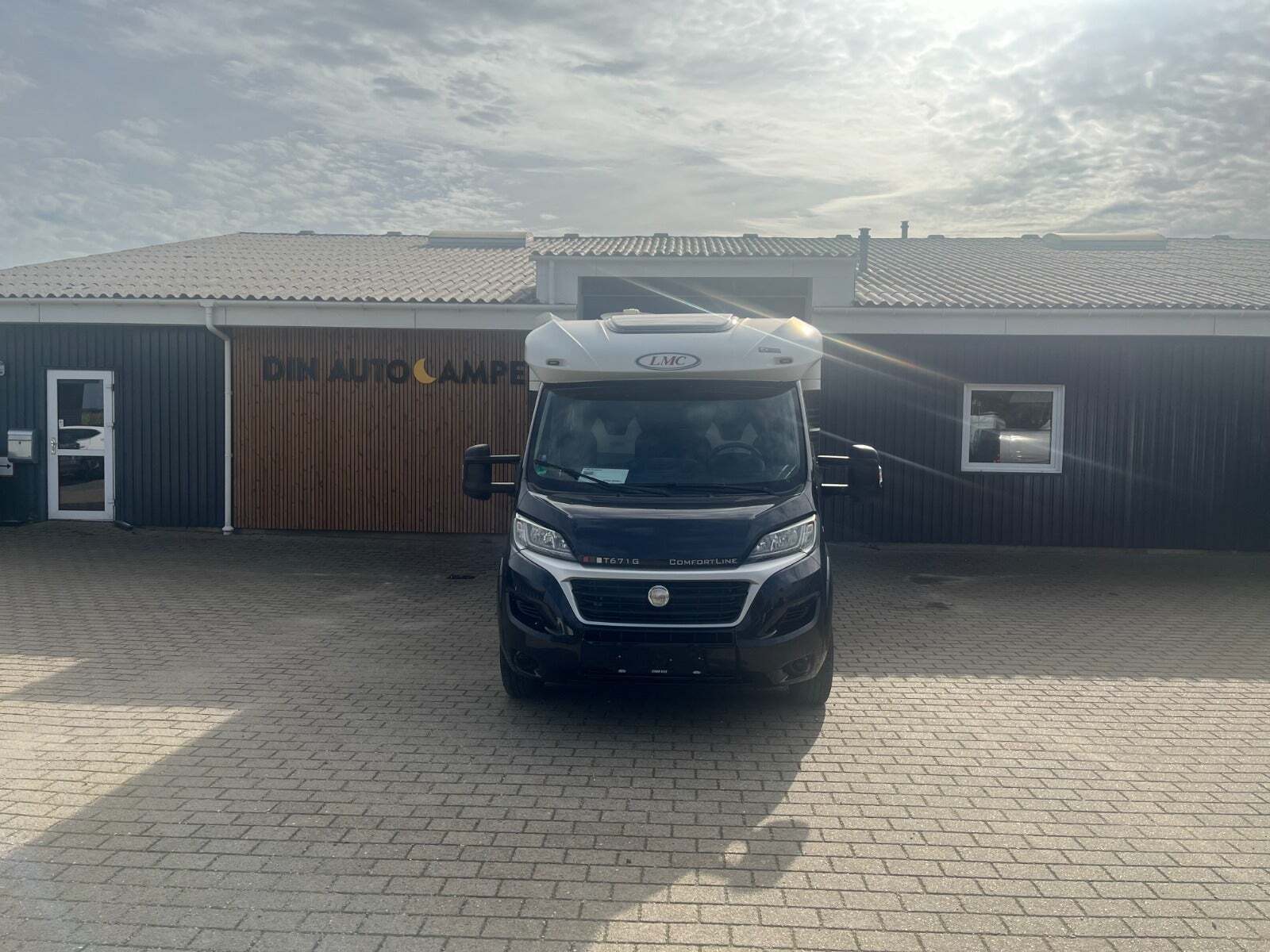 Gul LMC Explorer fra 2016