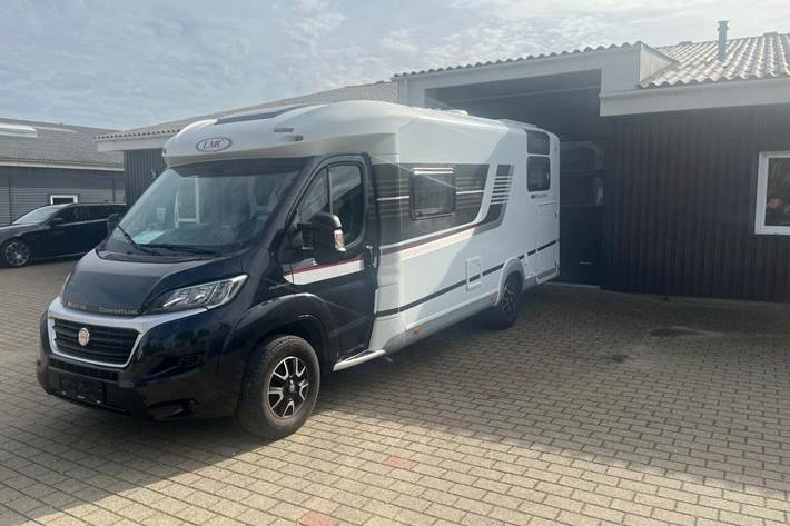 Gul LMC Explorer fra 2016