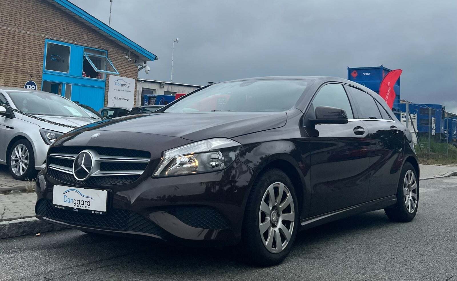Brun Mercedes A180 d fra 2016