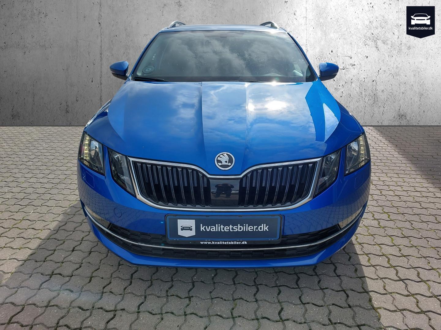 Blå Skoda Octavia fra 2017