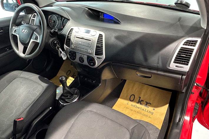 Rød Hyundai i20 fra 2012