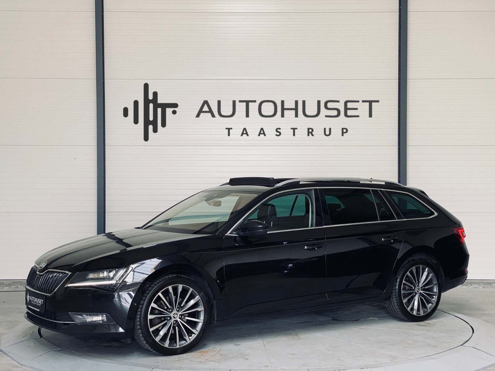 Brun Skoda Superb fra 2017