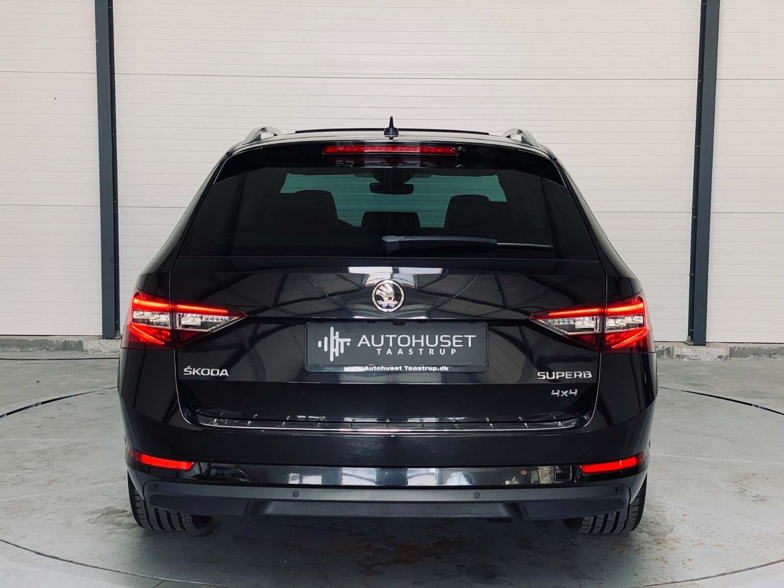 Brun Skoda Superb fra 2017