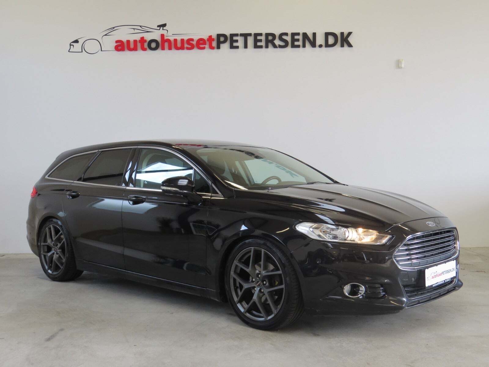 Sort Ford Mondeo fra 2016