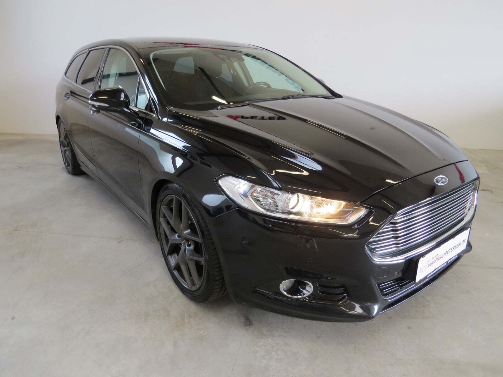 Sort Ford Mondeo fra 2016