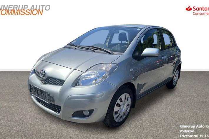 Grå Toyota Yaris fra 2007