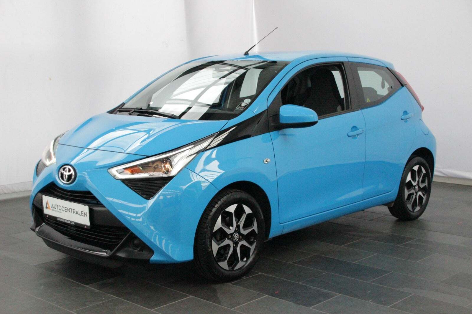 Blå Toyota Aygo fra 2018
