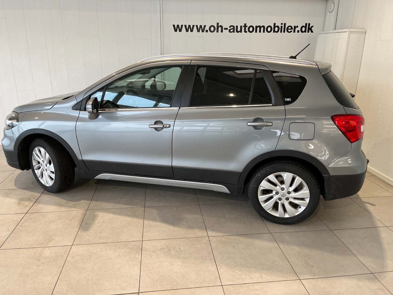 Grå Suzuki S-Cross fra 2017