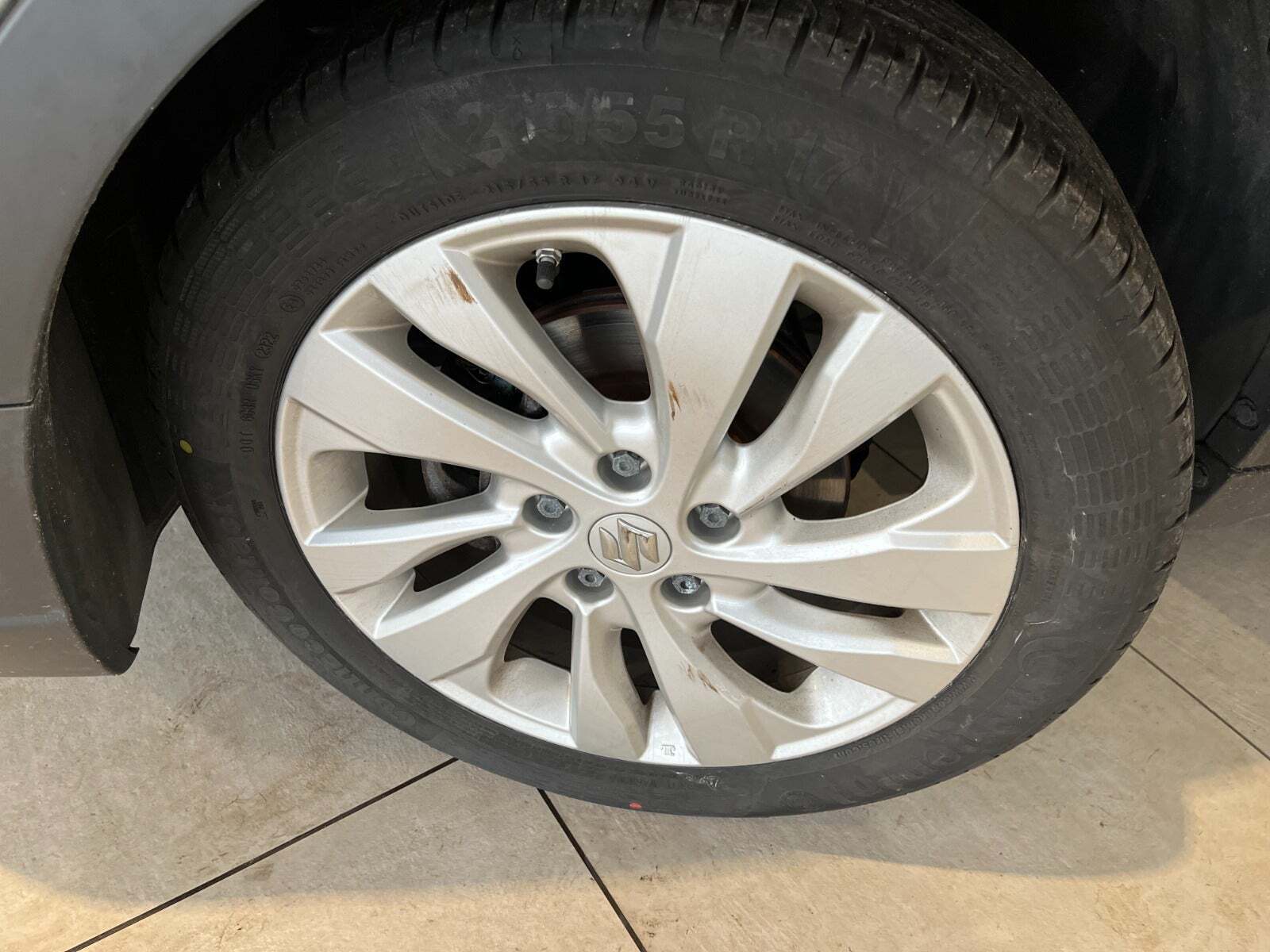 Grå Suzuki S-Cross fra 2017