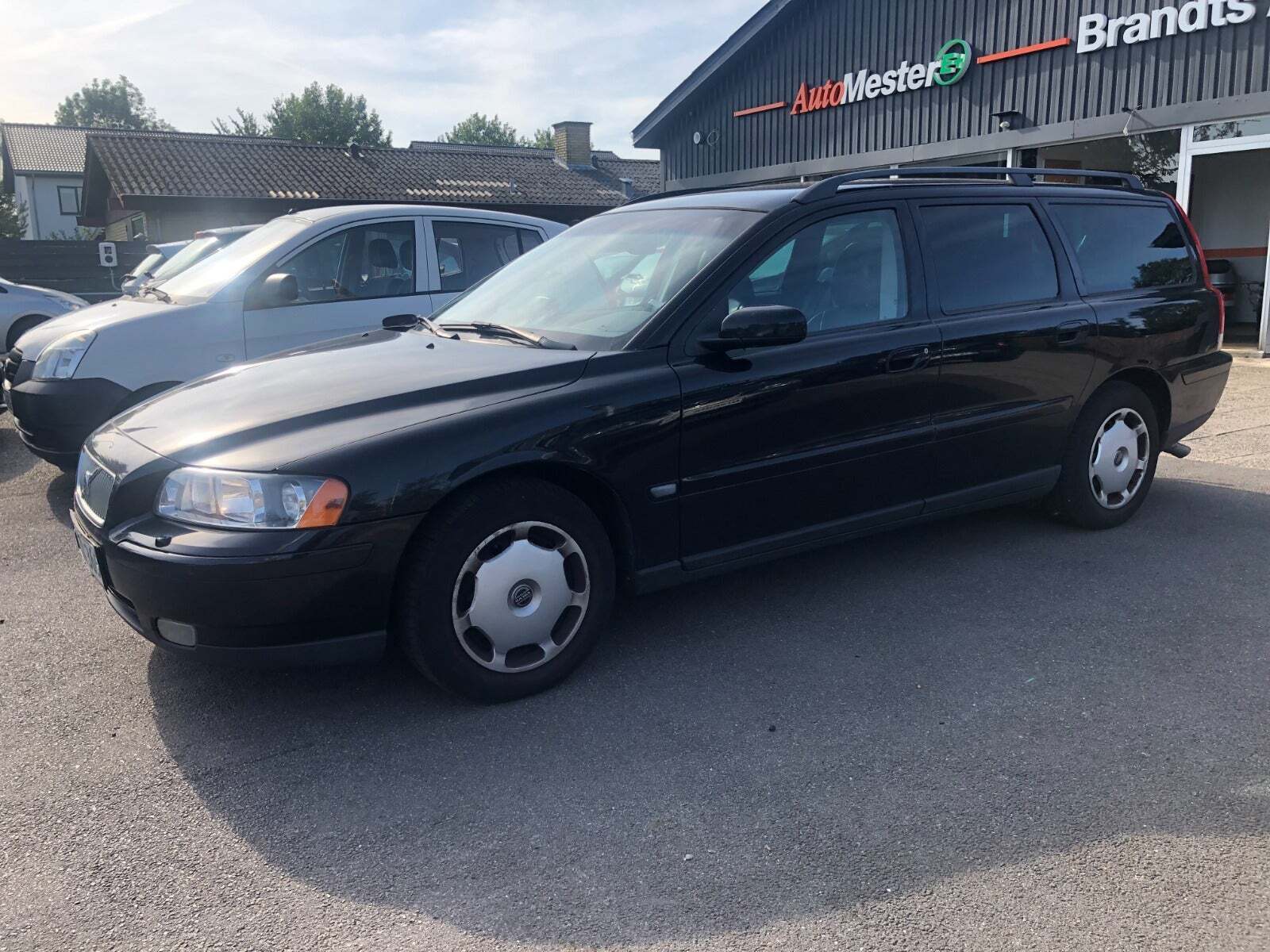 Grå Volvo V70 fra 2006