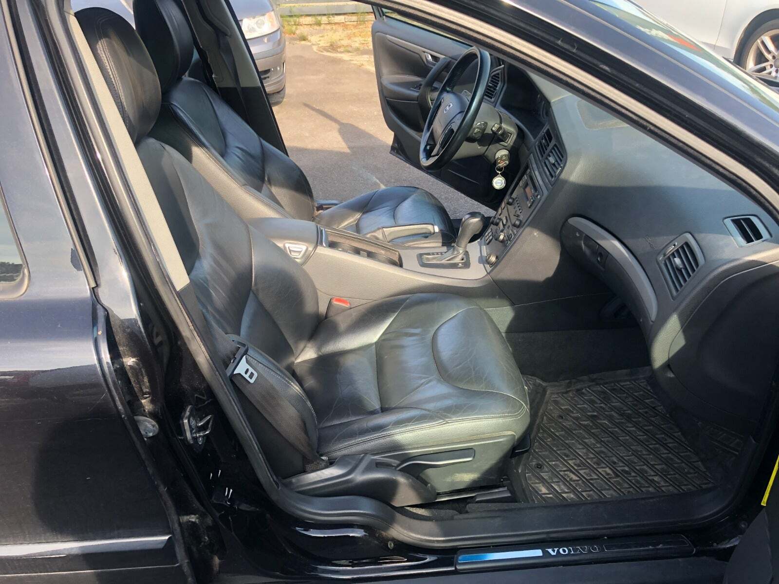 Grå Volvo V70 fra 2006