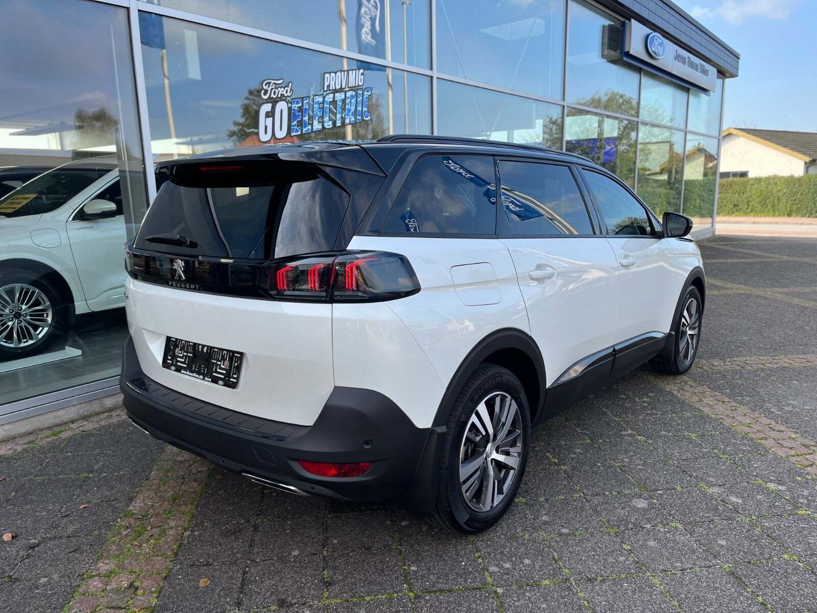 Hvid Peugeot 5008 fra 2022