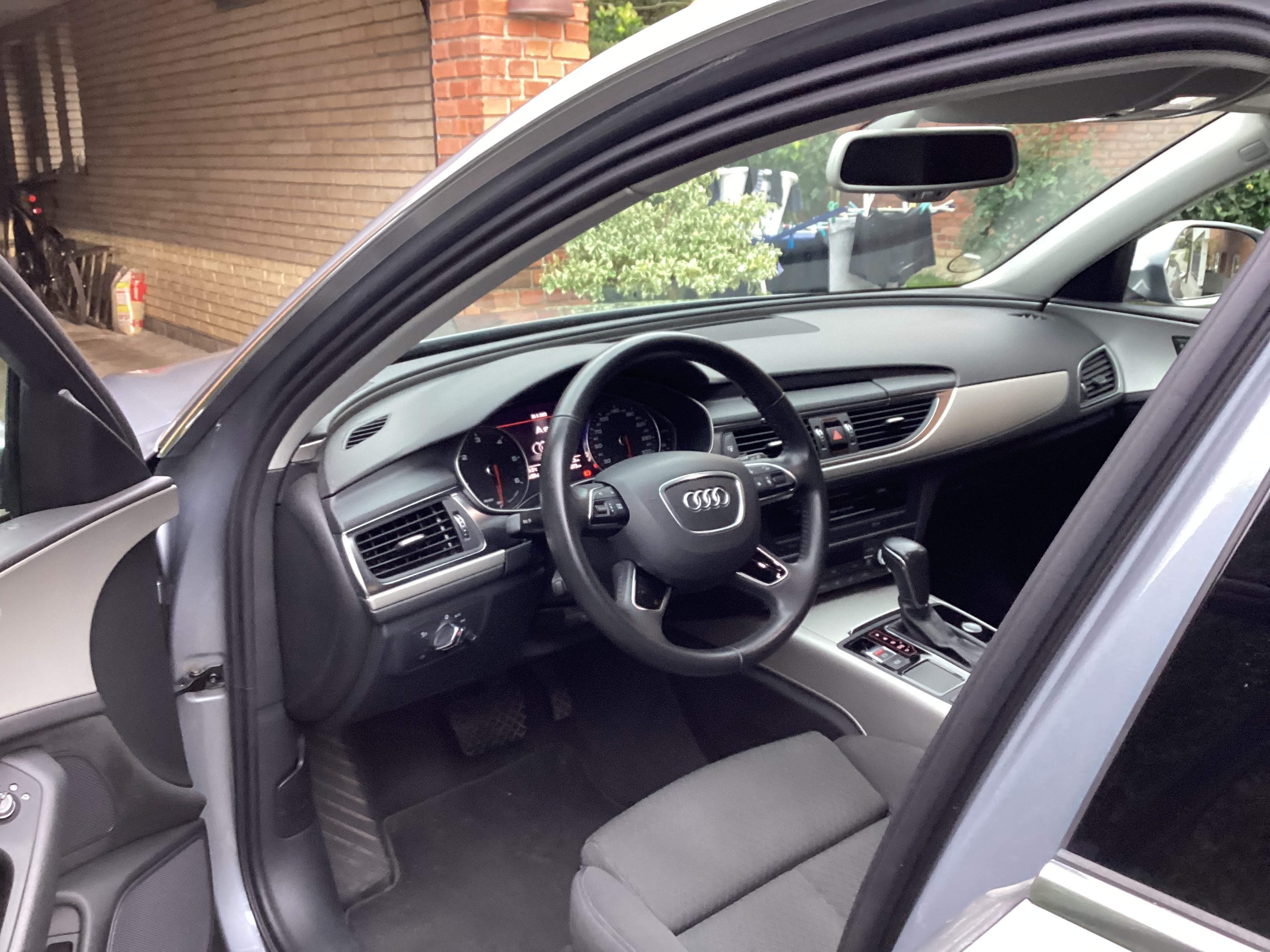 Grå Audi A6 fra 2017