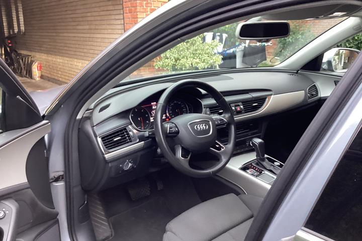 Grå Audi A6 fra 2017