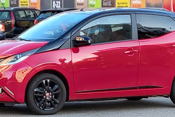 Rød Toyota Aygo fra 2017