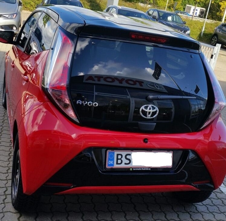 Rød Toyota Aygo fra 2017