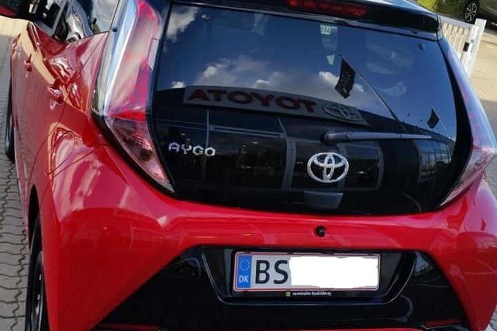 Rød Toyota Aygo fra 2017