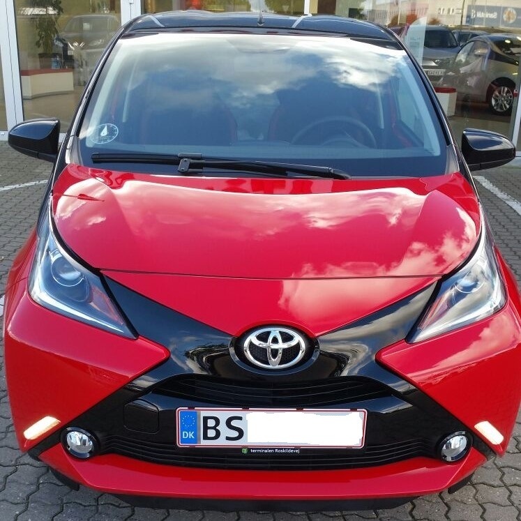 Rød Toyota Aygo fra 2017