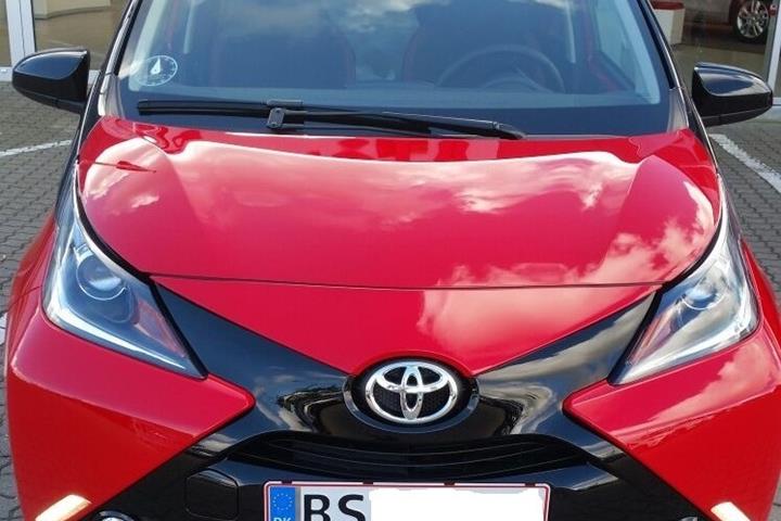 Rød Toyota Aygo fra 2017
