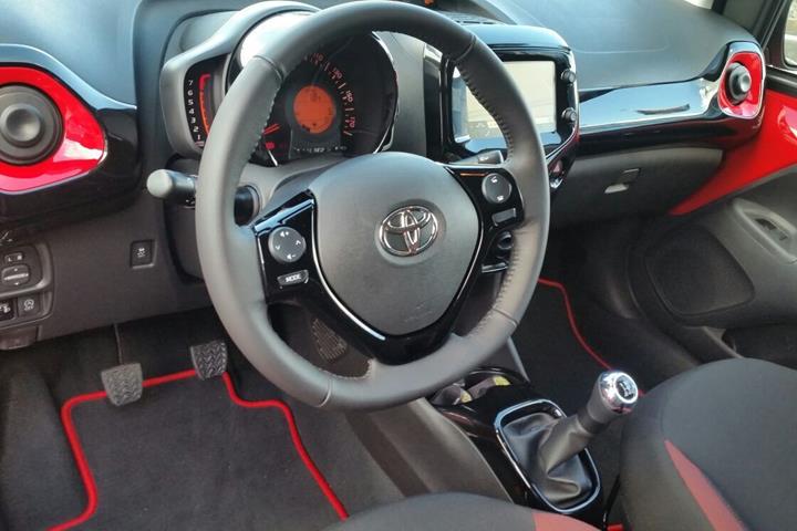 Rød Toyota Aygo fra 2017