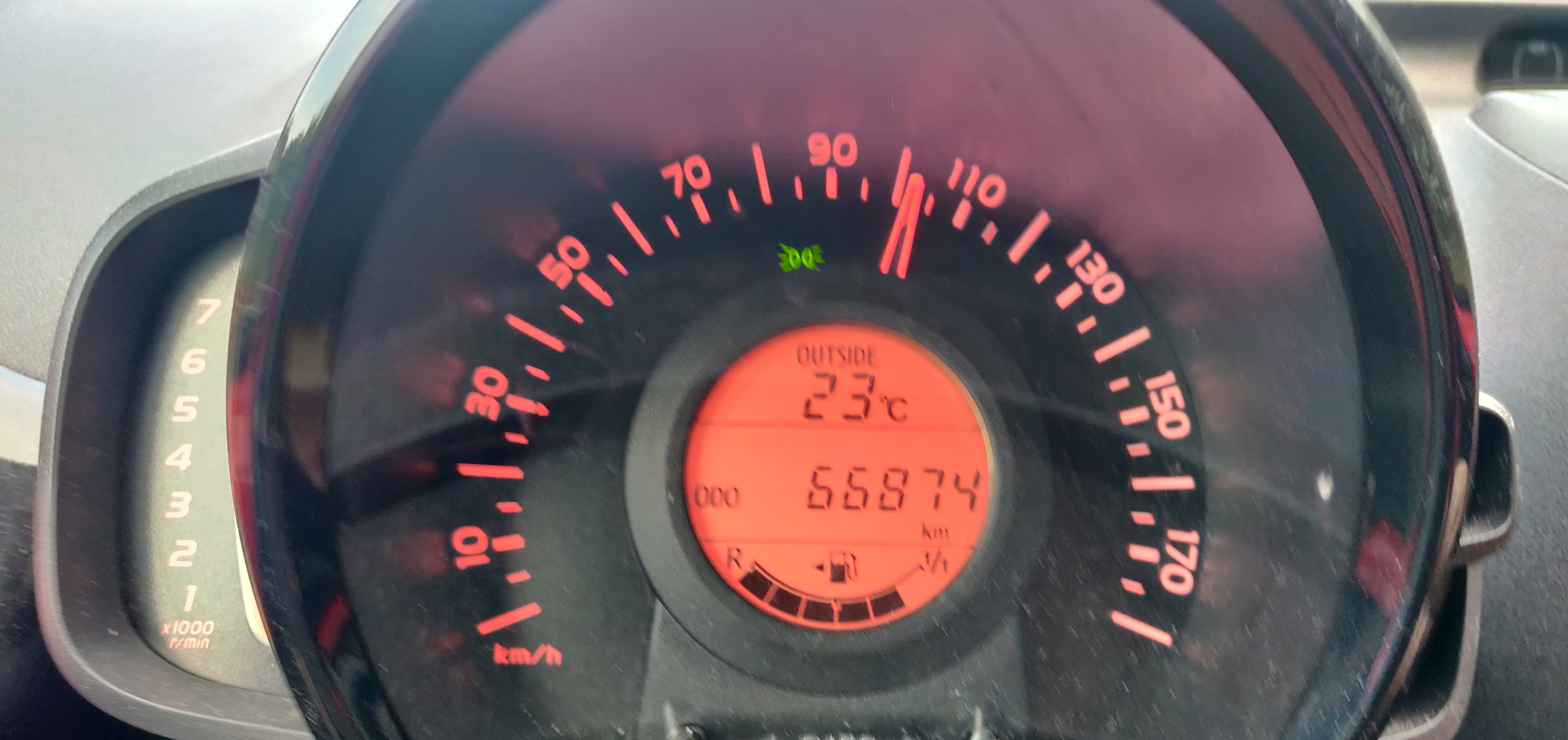 Rød Toyota Aygo fra 2017